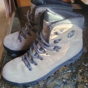 Hiking Boots Summit Graphite Color. Women’s Size 9 US worn a couple of times.